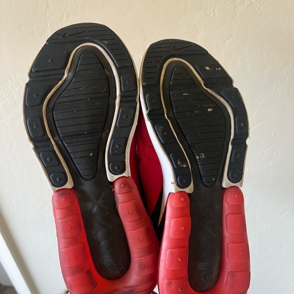 Nike Air Max 270 Bright Red with Black Accents size 7 women’s - Picture 4 of 6